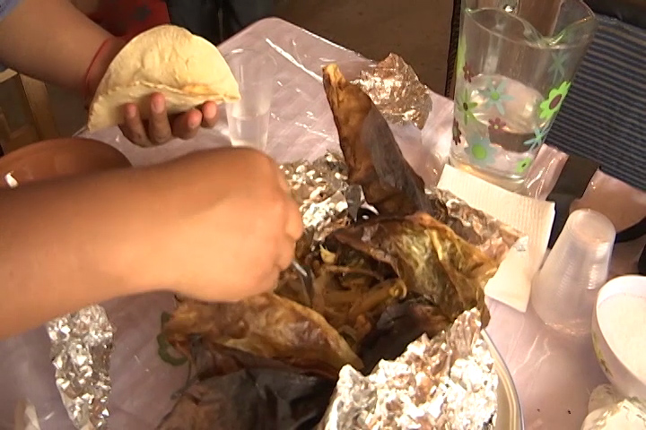 Conozca como se prepara el pollo a la ceniza 