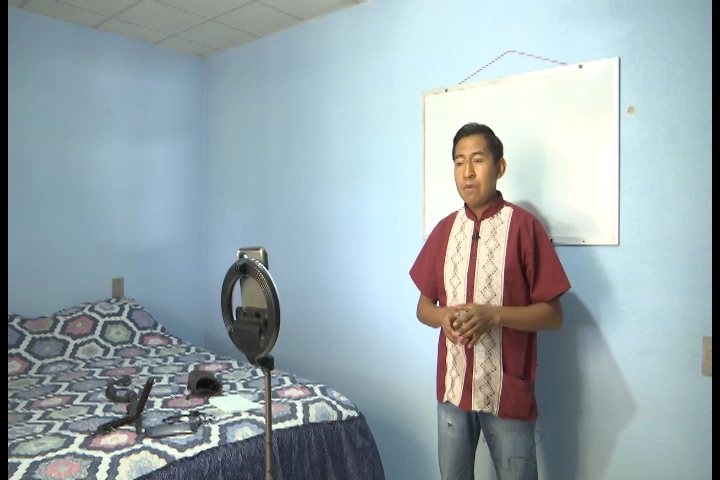 Conozca a Julio César Hernández Juárez, tlaxcalteca que enseña náhuatl en Tik Tok 