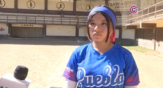 Rompe barreras de género Yaretzi Muñoz Meléndez en el béisbol juvenil