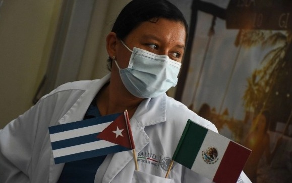 Llegan a México 199 médicos cubanos de 29 especialidades