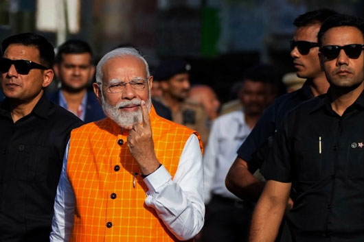 Primer ministro de India vota en elecciones generales