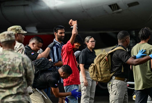 Panamá deporta a 130 migrantes que cruzaron la selva del Darién