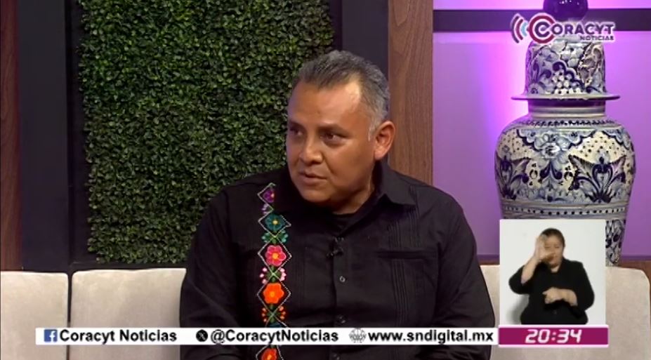 En entrevista, el maestro Ariel Muñoz Beristaín