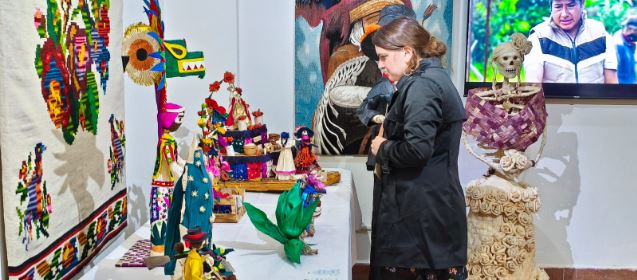 Evalúan creatividad y originalidad de piezas del III Concurso Artesanal de Totomoxtle 2025