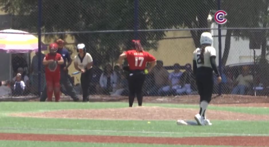 Apetatitlán fue sede de un encuentro de exhibición de softbol como parte de su feria anual