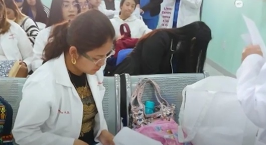 Participan alumnos y docentes de la UATx en la Semana Nacional de Vacunación Antirrábica de Caninos y Felinos.