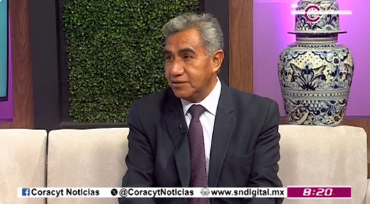 En el estudio de “Coracyt Noticias”, el director del CECyTE 02 Xicohtzinco, Máximo Martínez Venancio