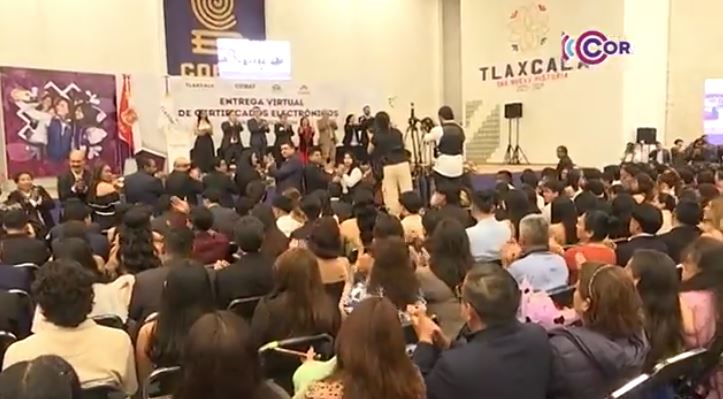 Con emoción y nostalgia, egresados del Cobat se despiden de esta etapa 