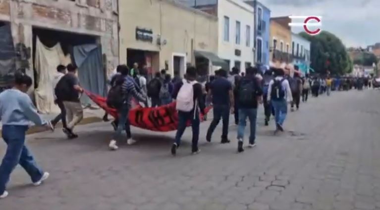 Manifestación de normalistas generó caos vial en Panotla, Totolac y Tlaxcala capital
