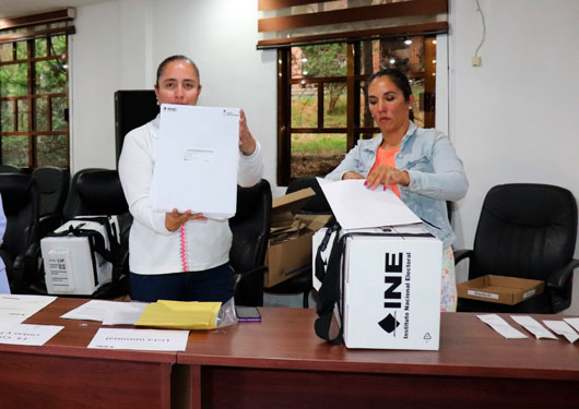 Integró INE Tlaxcala sobres paquete electoral de seguridad del voto anticipado de 94 tlaxcaltecas 