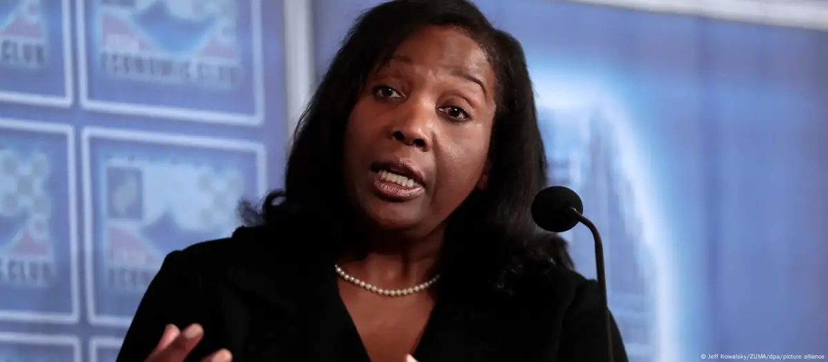 Gobernadora de la Fed Lisa Cook demanda a Trump por despido