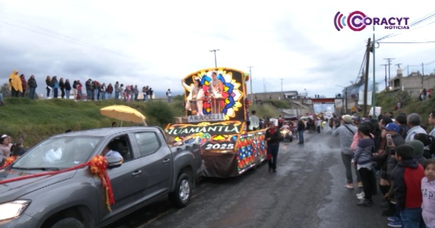 Pese a la lluvia, familias disfrutaron el “Desfile de Burladeros” en Huamantla
