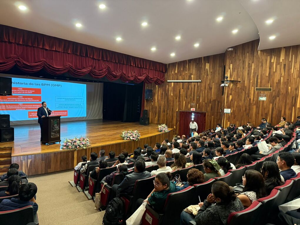 Médicos y enfermeras se capacitan en uso seguro de medicamentos y tecnologías para la salud