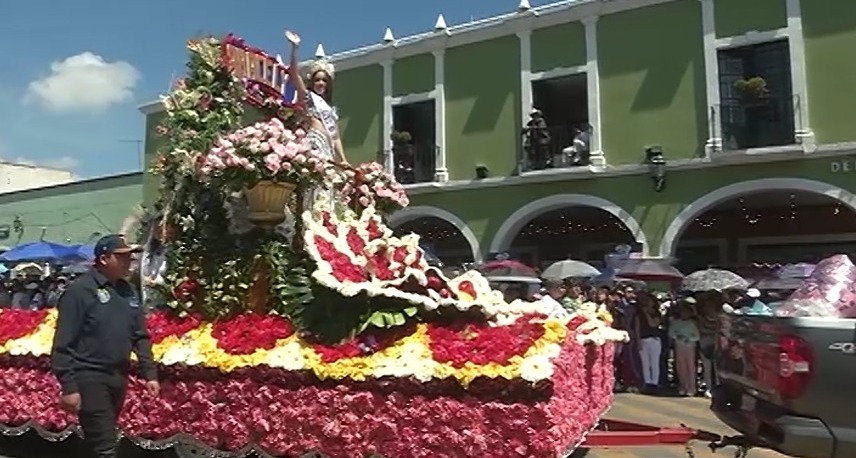 Huamantla celebró el Desfile de la Dalia