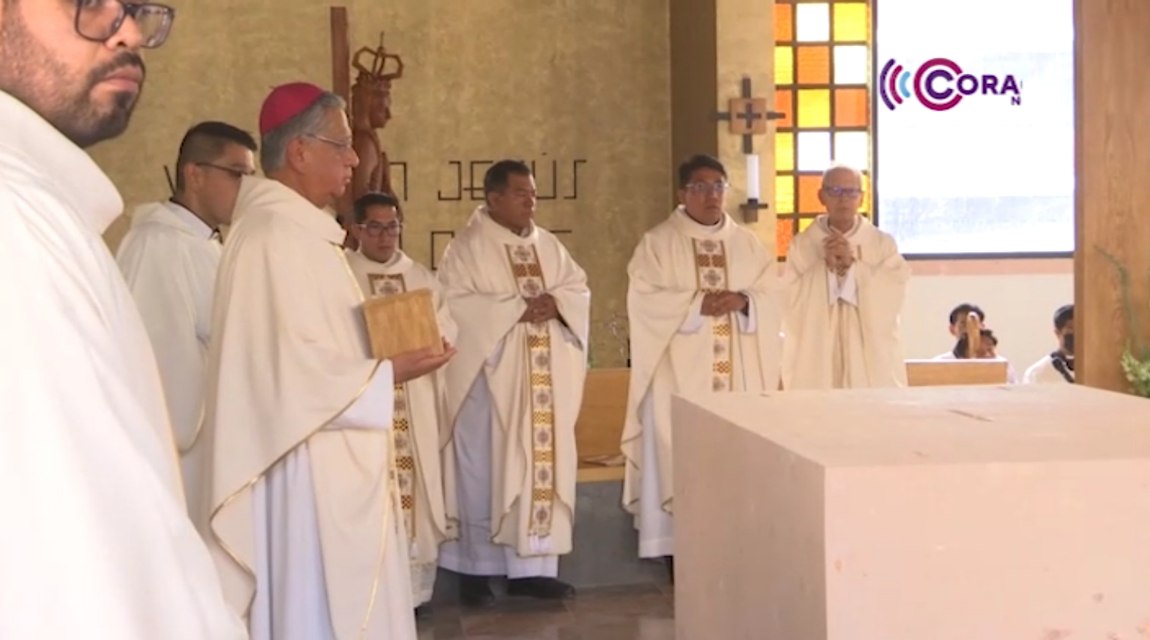 Bendice Obispo de Tlaxcala capilla del Seminario