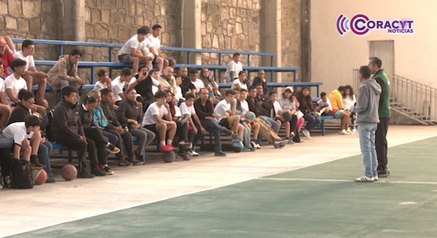 Ex jugador de la NBA impartió una clínica y campamento de baloncesto en Tlaxcala