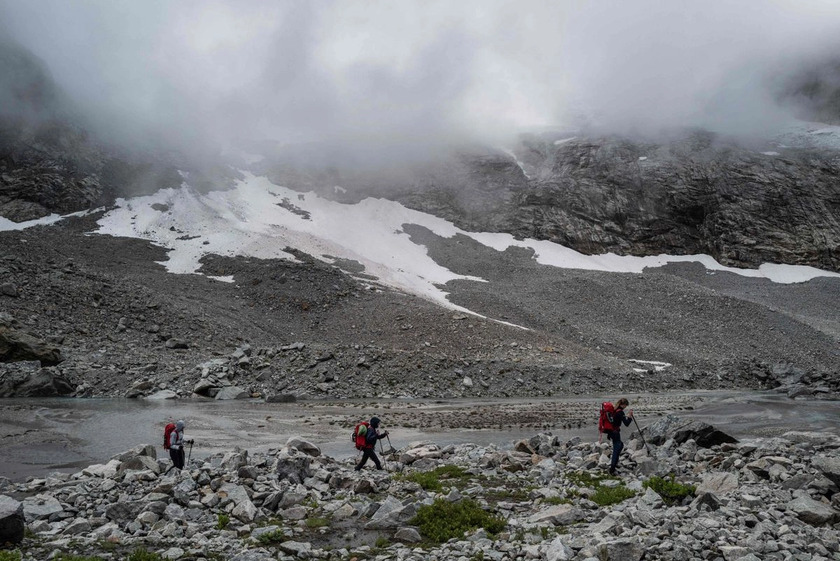 Ola de calor acelera que la nieve se derrita en los Alpes franceses