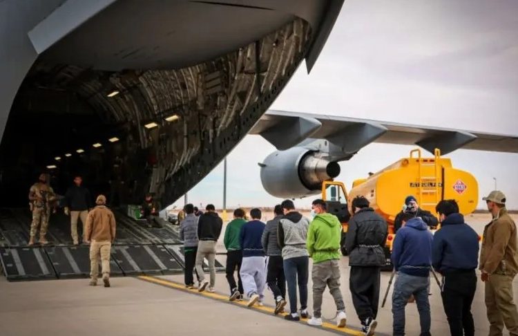 Gobierno de Trump reanuda vuelos de deportación de inmigrantes a terceros países