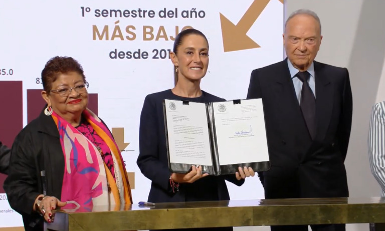 Sheinbaum firma iniciativa para expedir Ley General contra la Extorsión