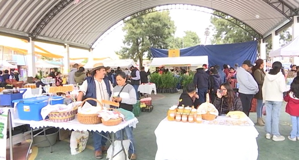 Reunió a más de 5 mil visitantes la  “Feria del Durazno” de Atltzayanca
