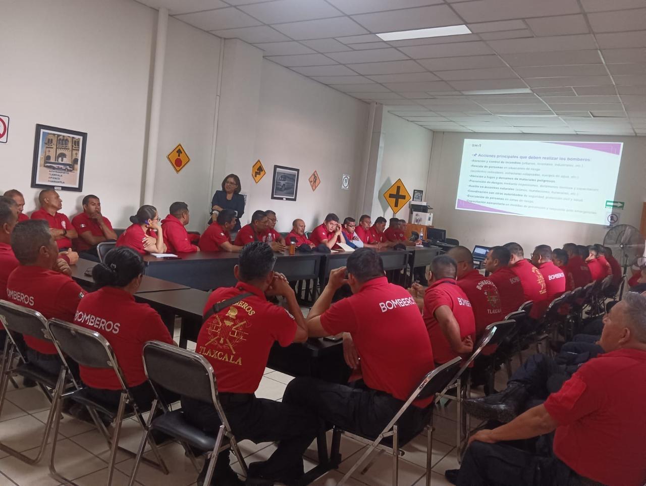 SMyT refuerza competencias operativas de bomberos a través de formación en movilidad