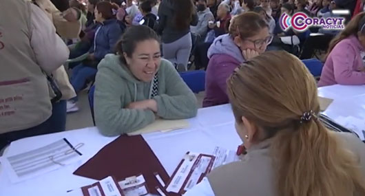 Comenzó la entrega de tarjetas de la beca “Rita Cetina” en Tlaxcala