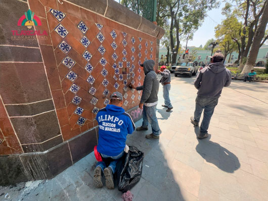 Trabaja personal del Ayuntamiento de Tlaxcala en la rehabilitación del centro histórico de Tlaxcala