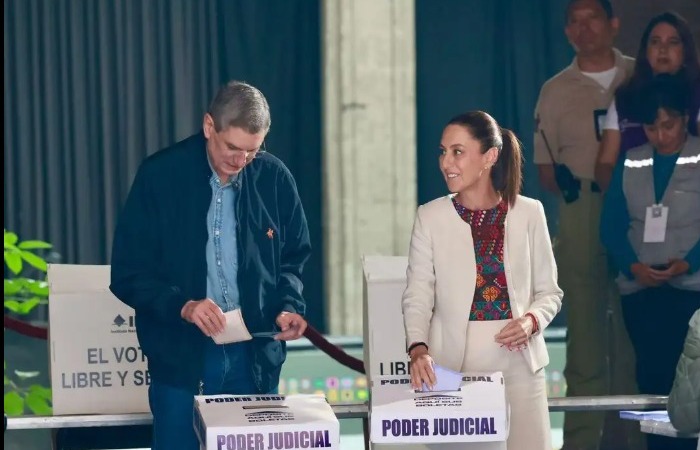 Sheinbaum emite su voto en la primera elección judicial