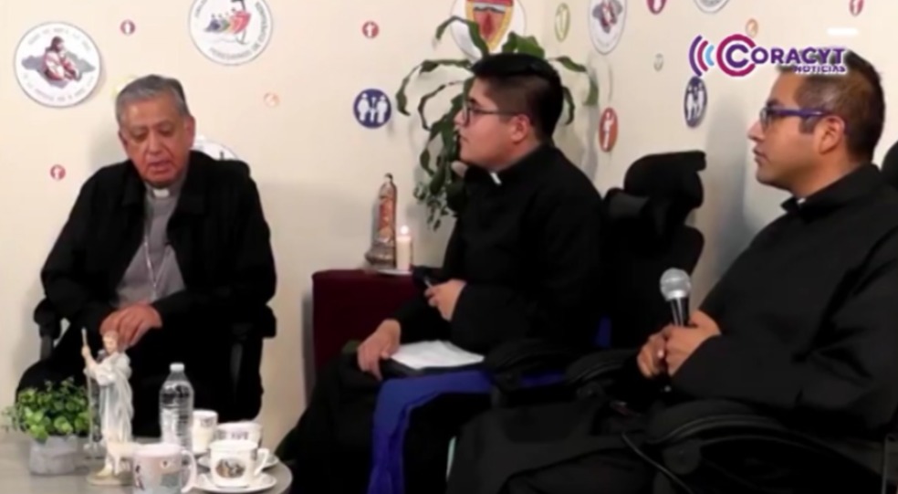 Compartió obispo de Tlaxcala, Julio César Salcedo, su testimonio de vocación pastoral
