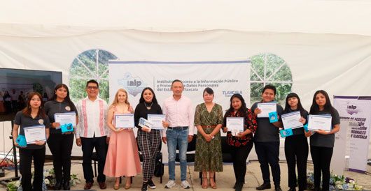 Premia IAIP Tlaxcala a los ganadores del concurso de tiktok  “ejerciendo mis derechos de acceso a la información pública y protección de datos personales”