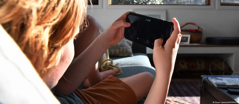 Australia implementa prohibición de redes sociales a menores