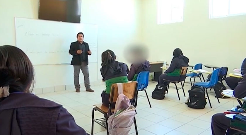 Supervisa CEDH las revisiones de mochilas en escuelas