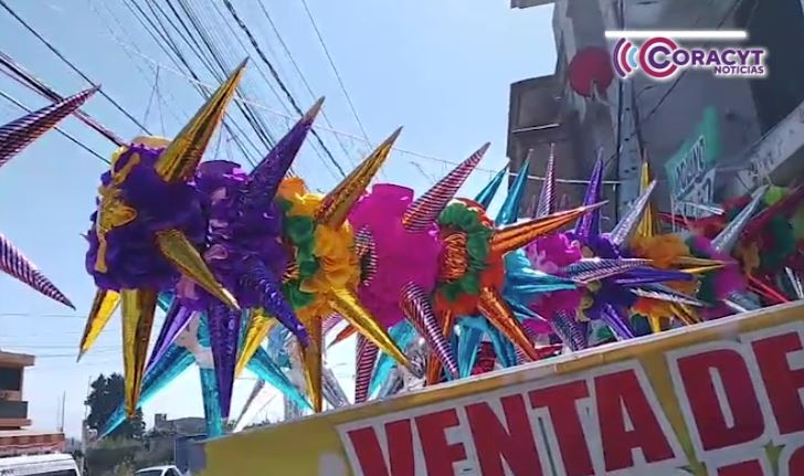 Artesanos elaboran piñatas previo a las fiestas decembrinas