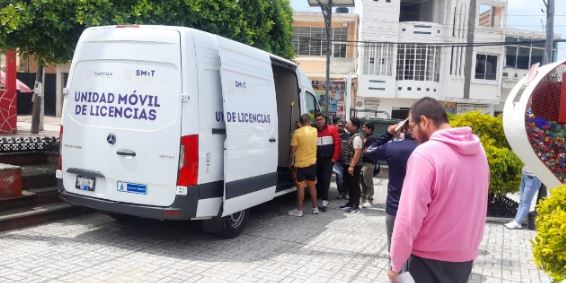 Expide unidad móvil de la Secretaría de Movilidad más de mil 200 licencias de conducir