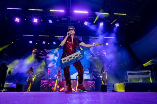Raymix enciende “Tlaxcala, La Feria de Ferias 2025” y convierte el teatro del pueblo en una pista de baile