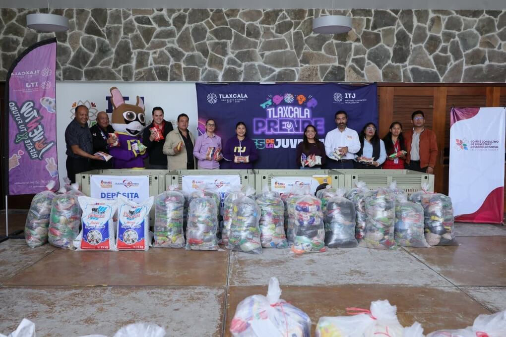 Jóvenes tlaxcaltecas aportaron más de 6 toneladas de alimentos para combatir el hambre