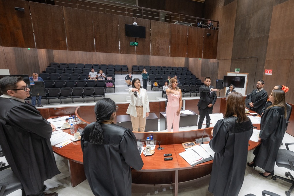 Rinden protesta ante el pleno del TSJE tres jueces municipales