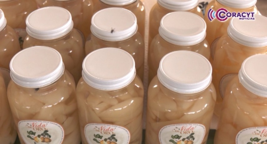 Productores de durazno en Atltzayanca transforman el fruto para mejorar sus ingresos