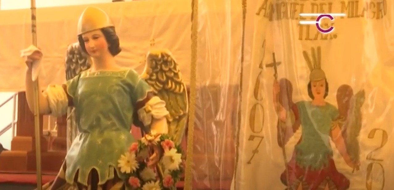 Ni la lluvia impidió que cientos de fieles llegaran a San Miguel del Milagro