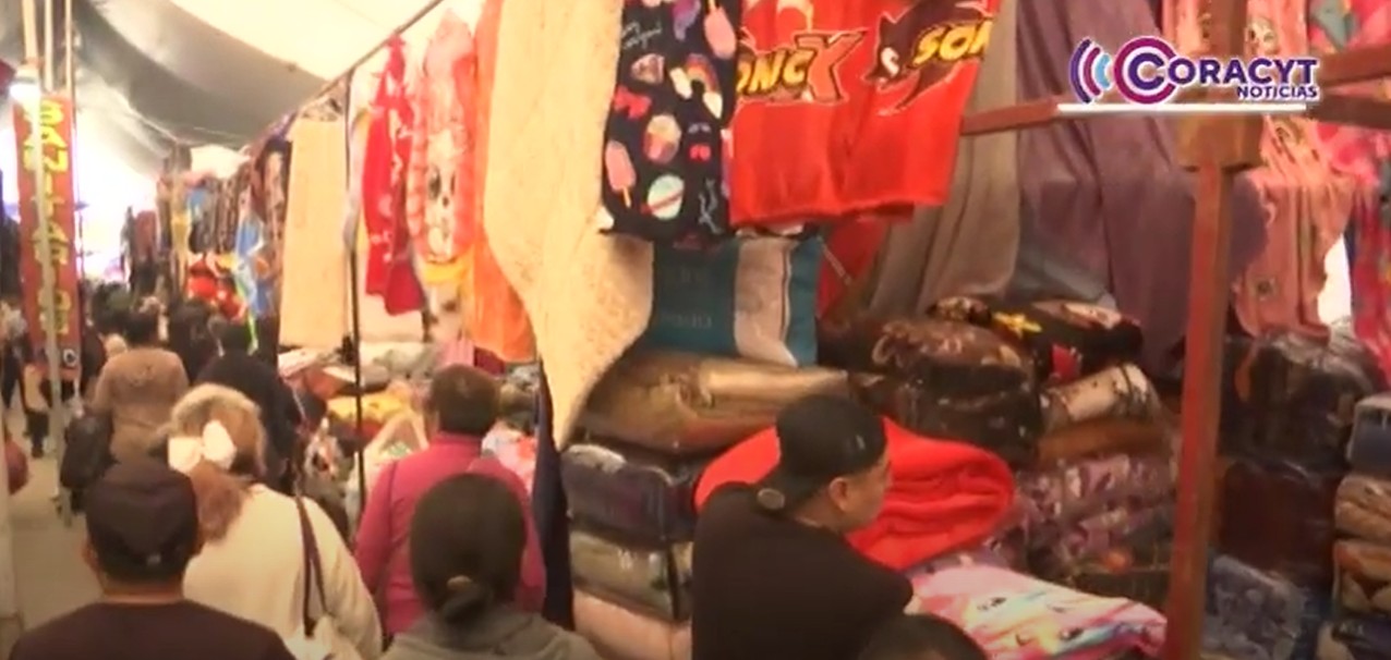 Incrementan ventas de artesanos de Ixcotla por paso de peregrinos