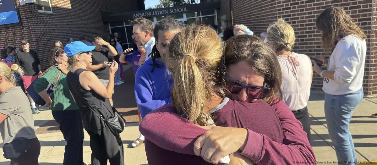 Dos niños muertos tras tiroteo en escuela de Mineápolis, EE.UU.