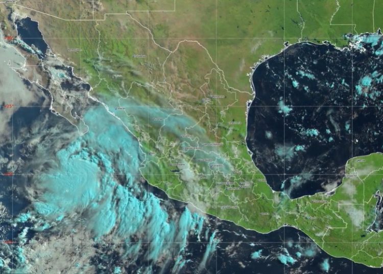 La tormenta Ivo mantiene avance en el Pacífico mexicano