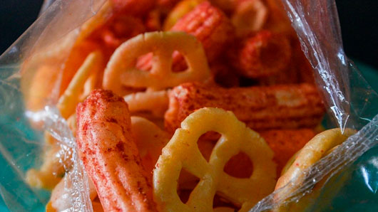 SEP gana cinco juicios que respaldan prohibición de comida chatarra en escuelas