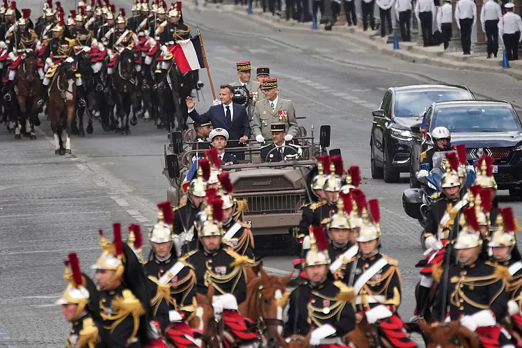 Francia celebra el Día de la Bastilla con su tradicional desfile militar del 14 de julio en París