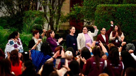 Sheinbaum da el banderazo a Abogadas de las Mujeres en la CDMX