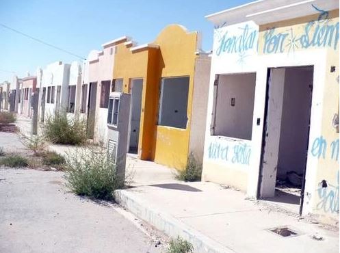 Analiza gobierno plan para regularizar 800 mil viviendas abandonadas
