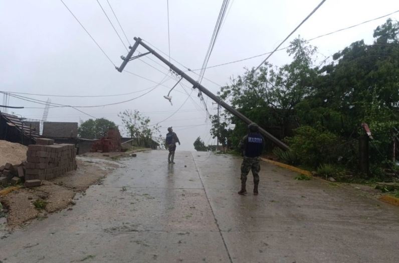 CFE restablece 91.7% del servicio eléctrico en Oaxaca y Guerrero