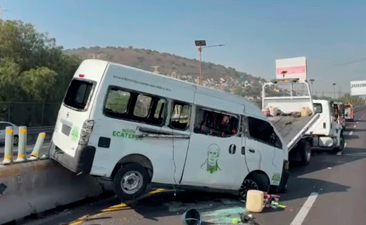 Vuelca combi de pasajeros en la México-Pachuca; reportan 14 lesionados