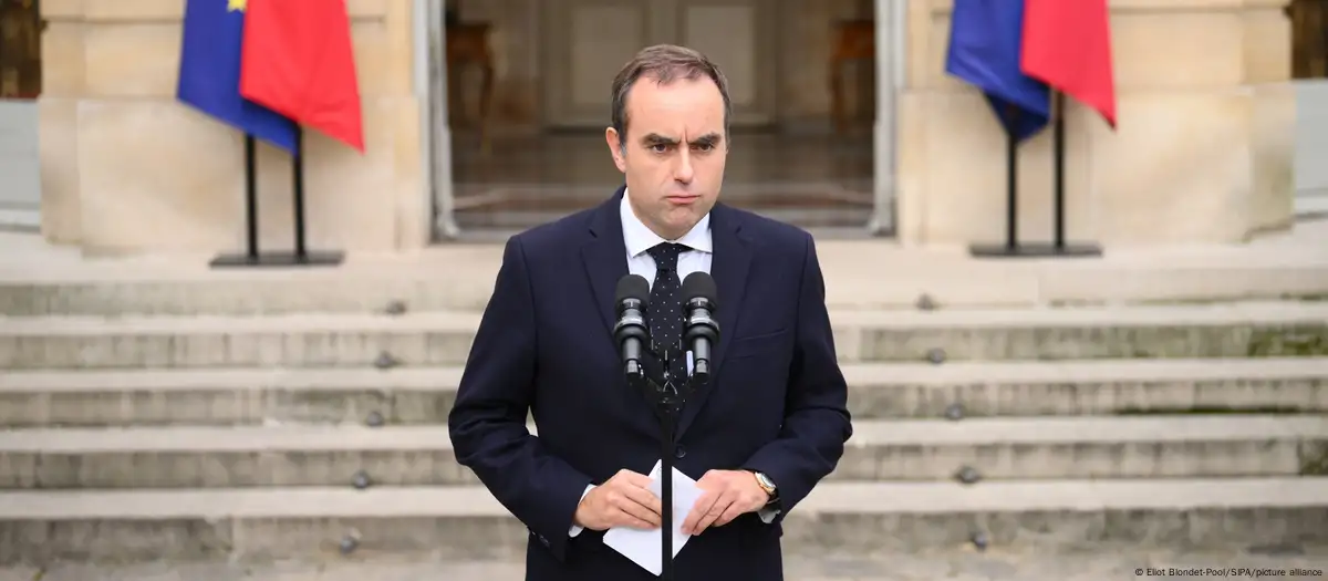 Renuncia primer ministro de Francia tras presentar gabinete