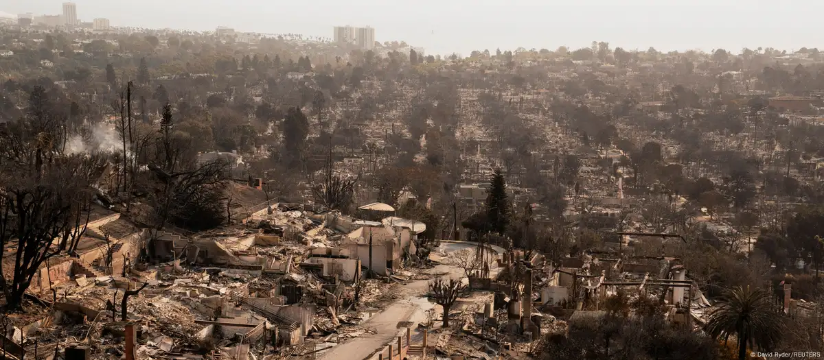 Detienen a hombre por letal incendio en Los Ángeles en enero